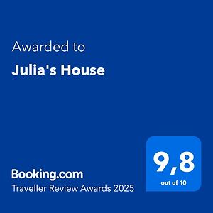Julia'S House